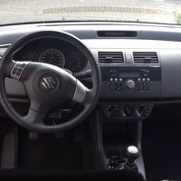 het verse stuur en dashboard met werkende (neem ik aan) airbags