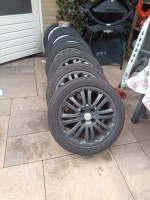 Zomerbanden sgan op Gun Metal black velgen