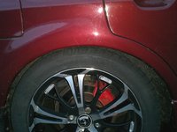 Ziet er al heel anders uit als die gapende gaten, set kan zeker nog 5 cm lager, alleen voor het behoud van mn sideskirds en voorbumper (de lage waar ik mee bezig ben) moet hij tog echt een stukkie omhoog