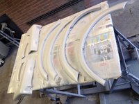 Beetje geschuurd, paar puntjes plamuur en nu in 2e laag vulprimer. Alleen nog even met heel fijne korrel schuren en er kan een mooi tintje zilver op :)