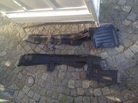 Boven de nieuwe, onder de originele (gehavende)